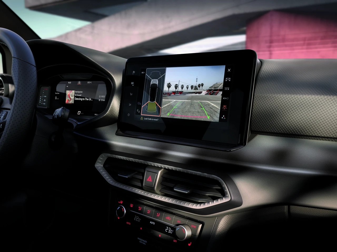 Tylna kamera wyświetlana na infotainemencie w nowym SEACIE Ibize