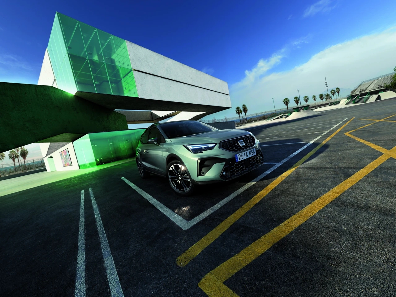 Nowy SEAT Arona na hiszpańskim parkingu