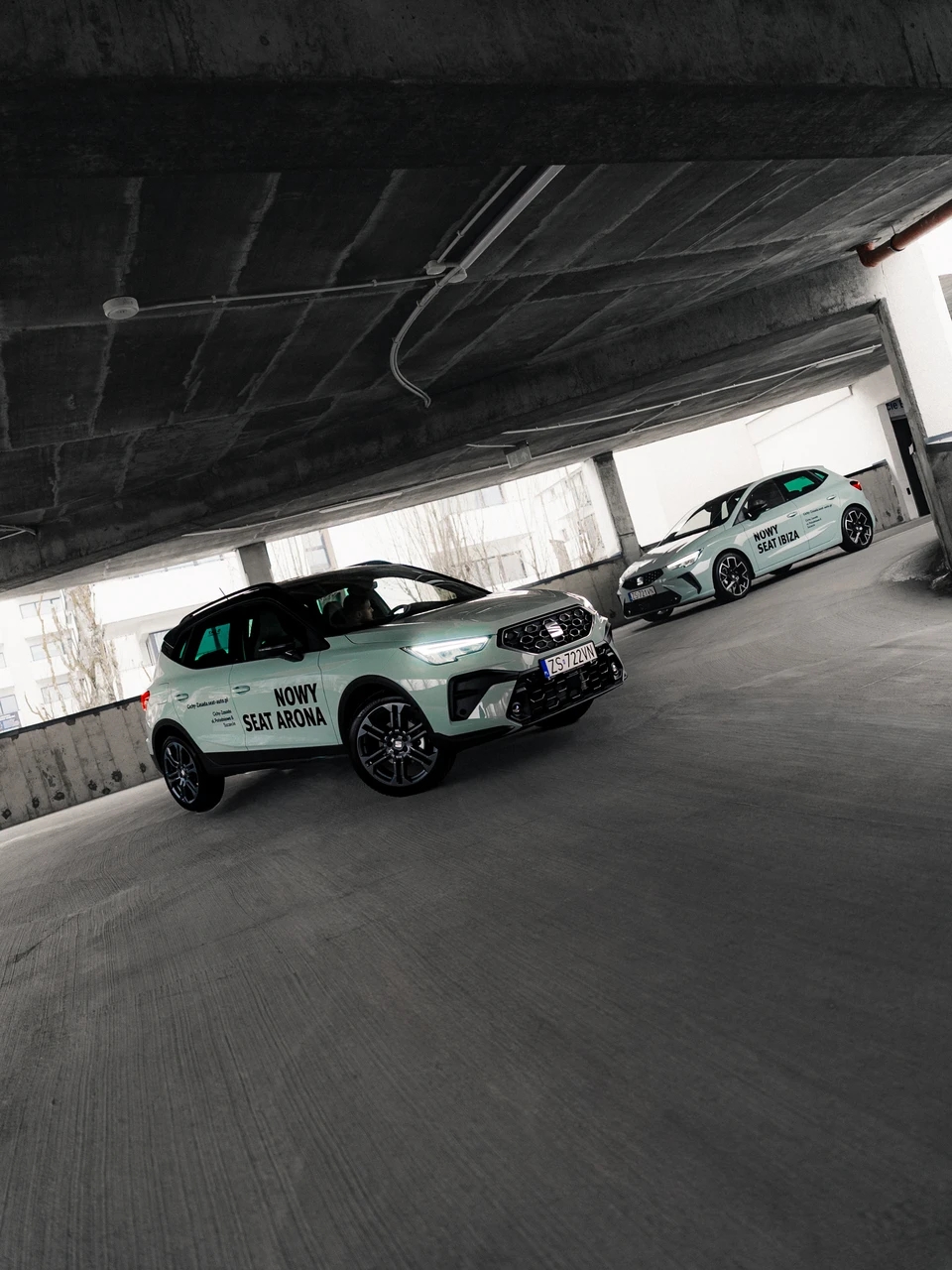Nowy SEAT Arona i Ibiza na parkingu