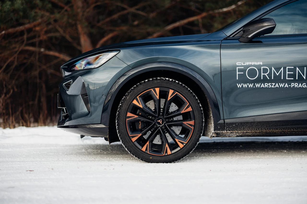 Zbliżenie nadkola od strony kierowcy w nowej CUPRZE Formentor VZ