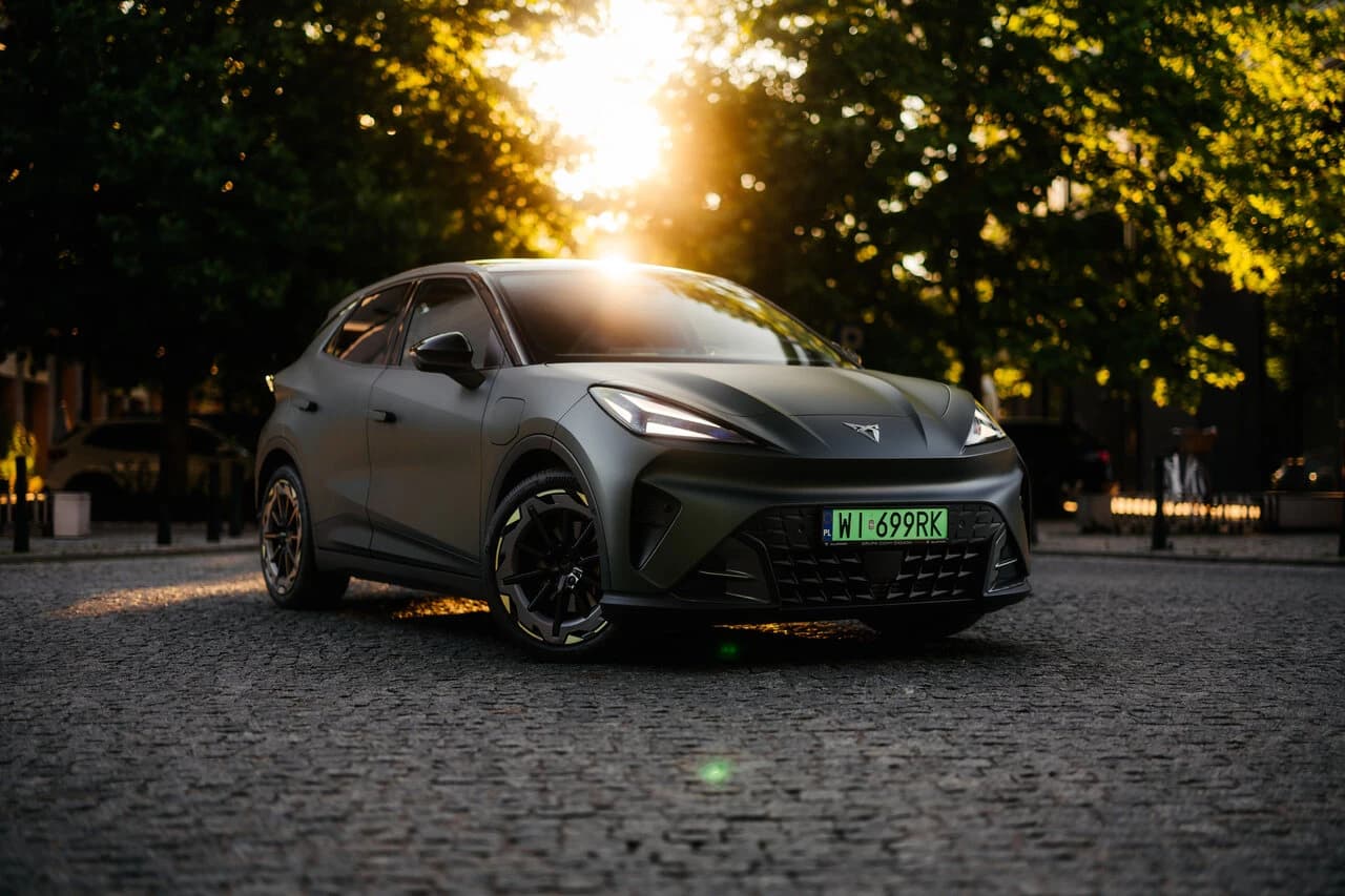 Nowa elektryczna CUPRA Raval w centrum miasta