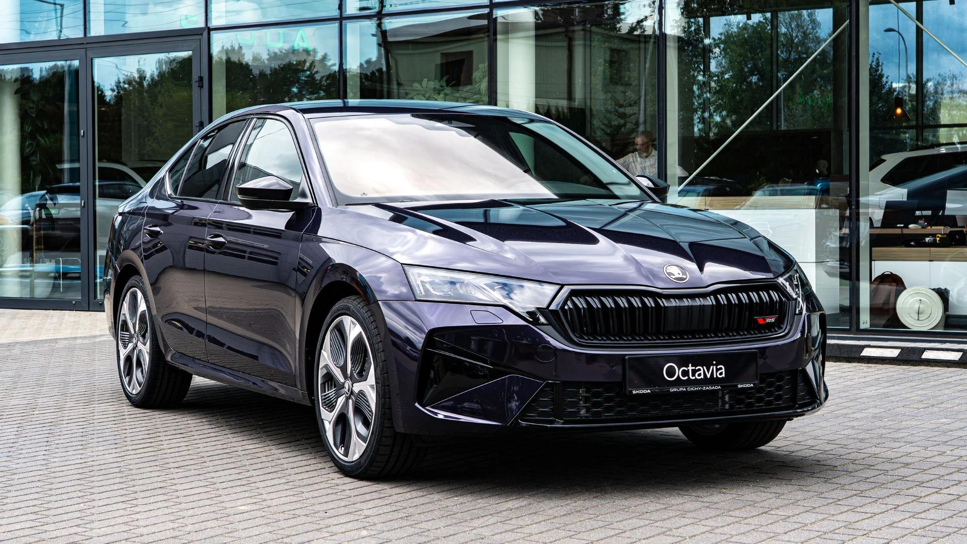 Czarna Skoda Octavia