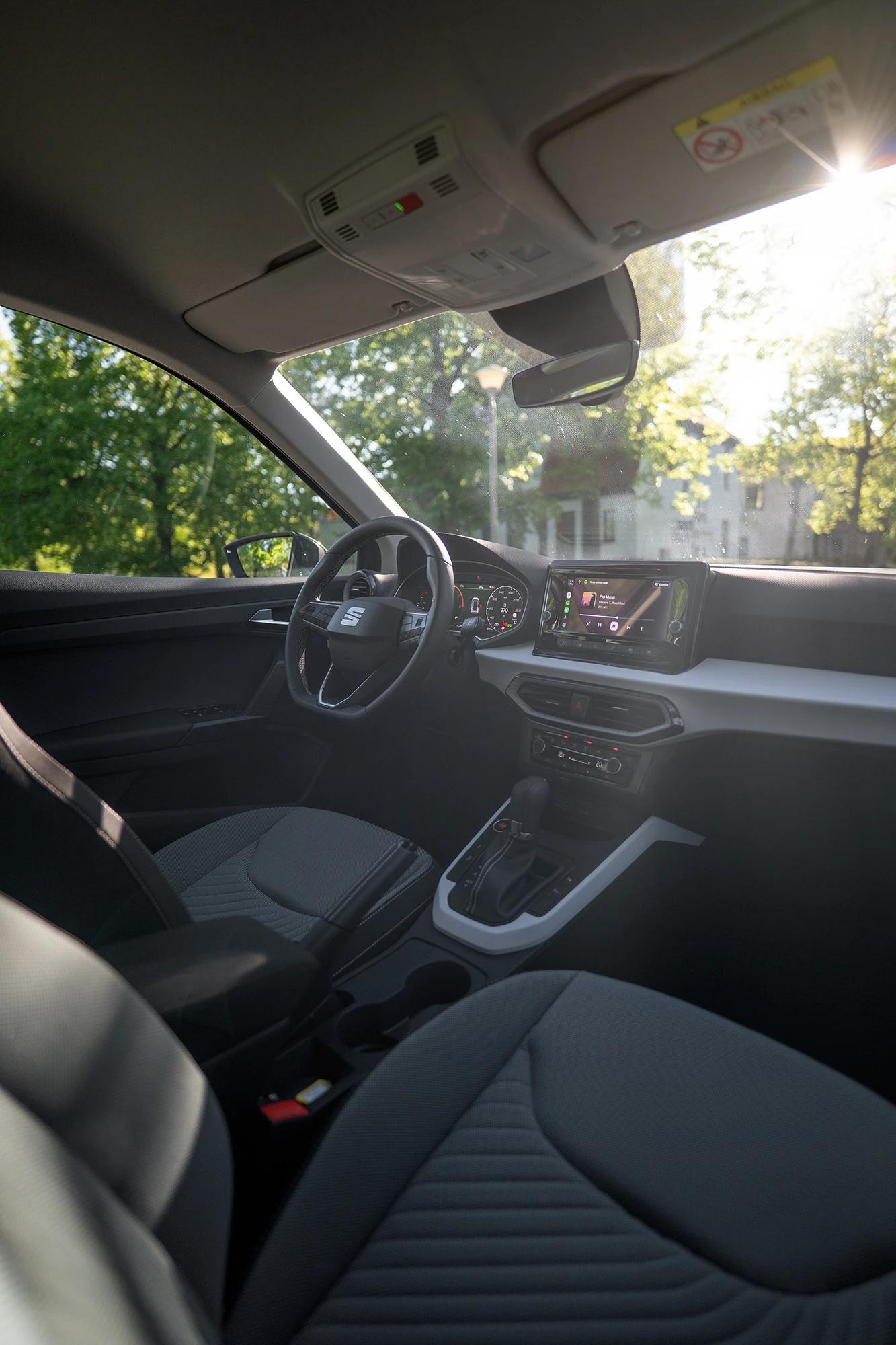 Wnętrze SEATA Arony w promieniach słońca