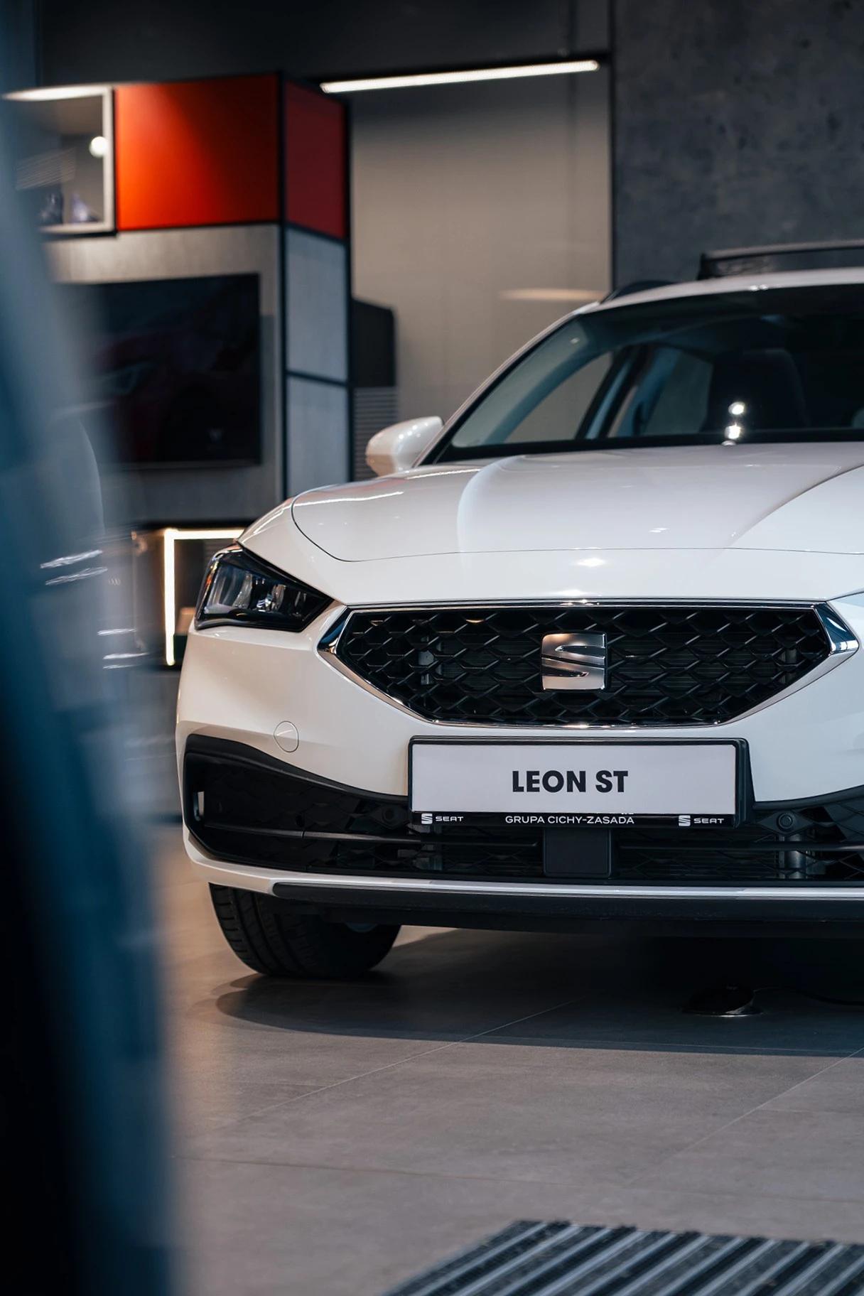 Maska białego SEATA Leona Sportstourera