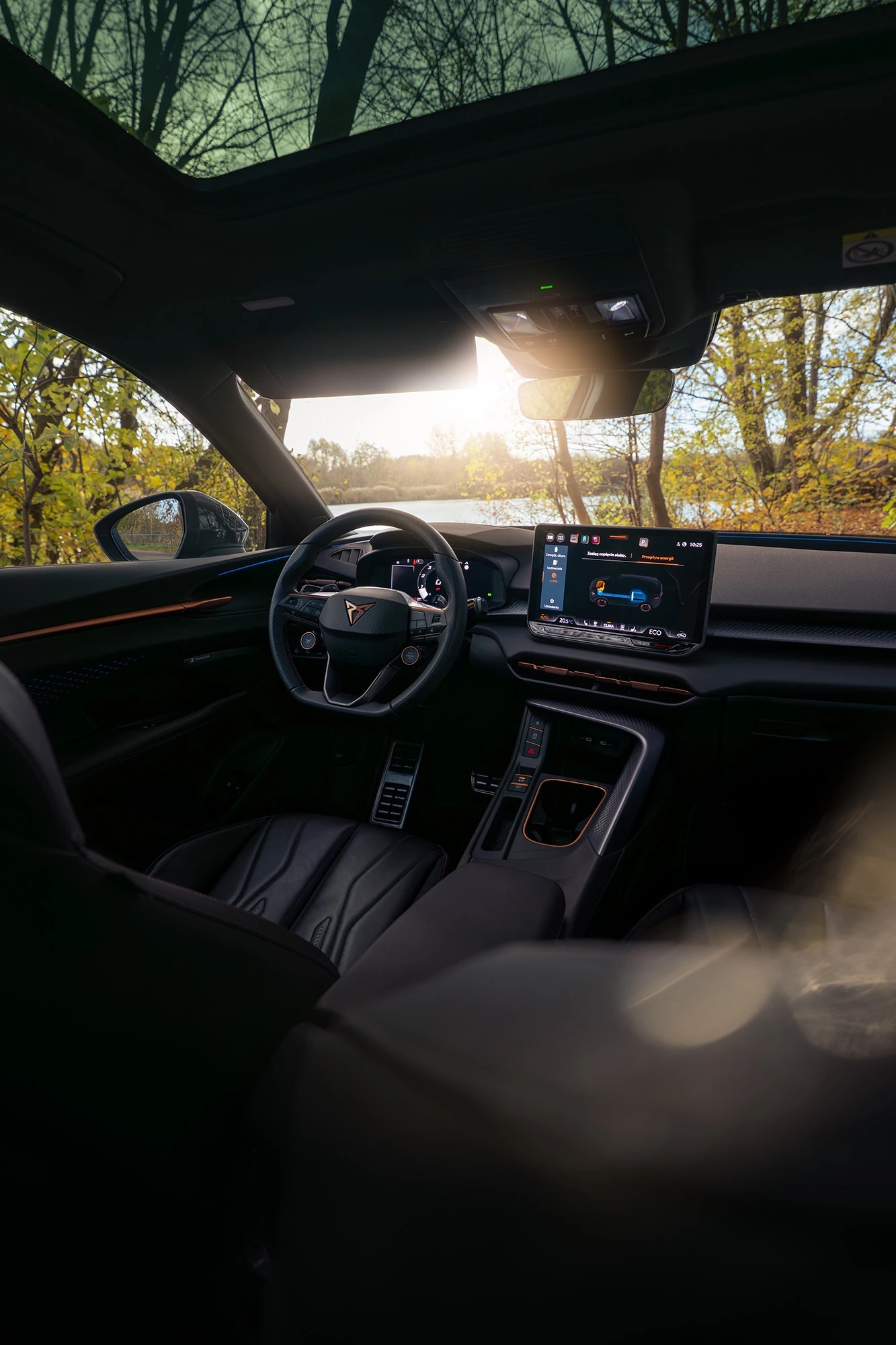 Wnętrze hybrydowej CUPRY Terramar VZ