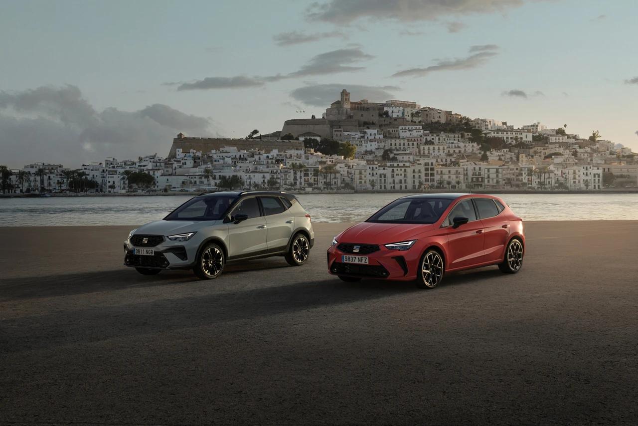 Nowy SEAT Ibiza i nowy SEAT Arona na hiszpańskiej plaży