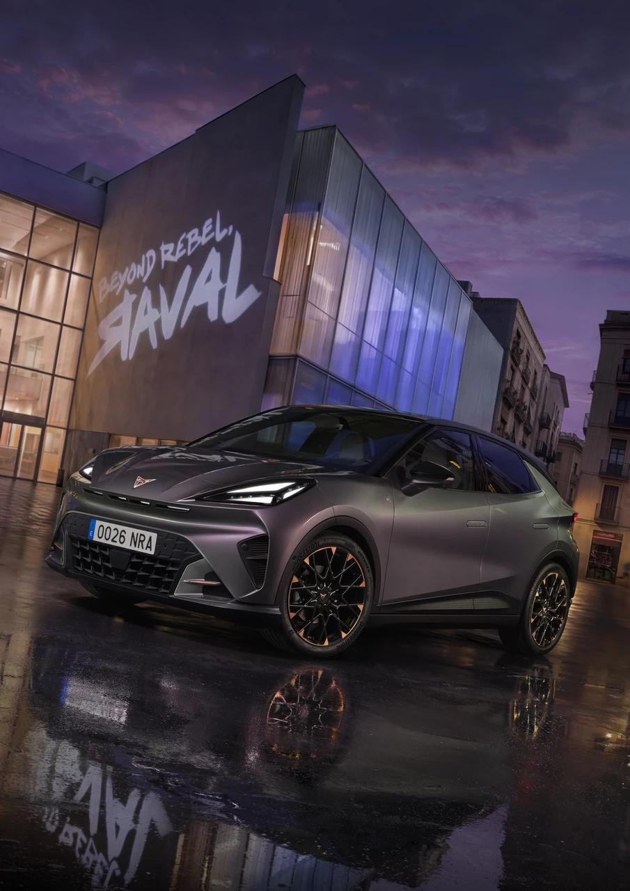 Ujęcie CUPRY Raval w kolorze Plasma w centrum miasta