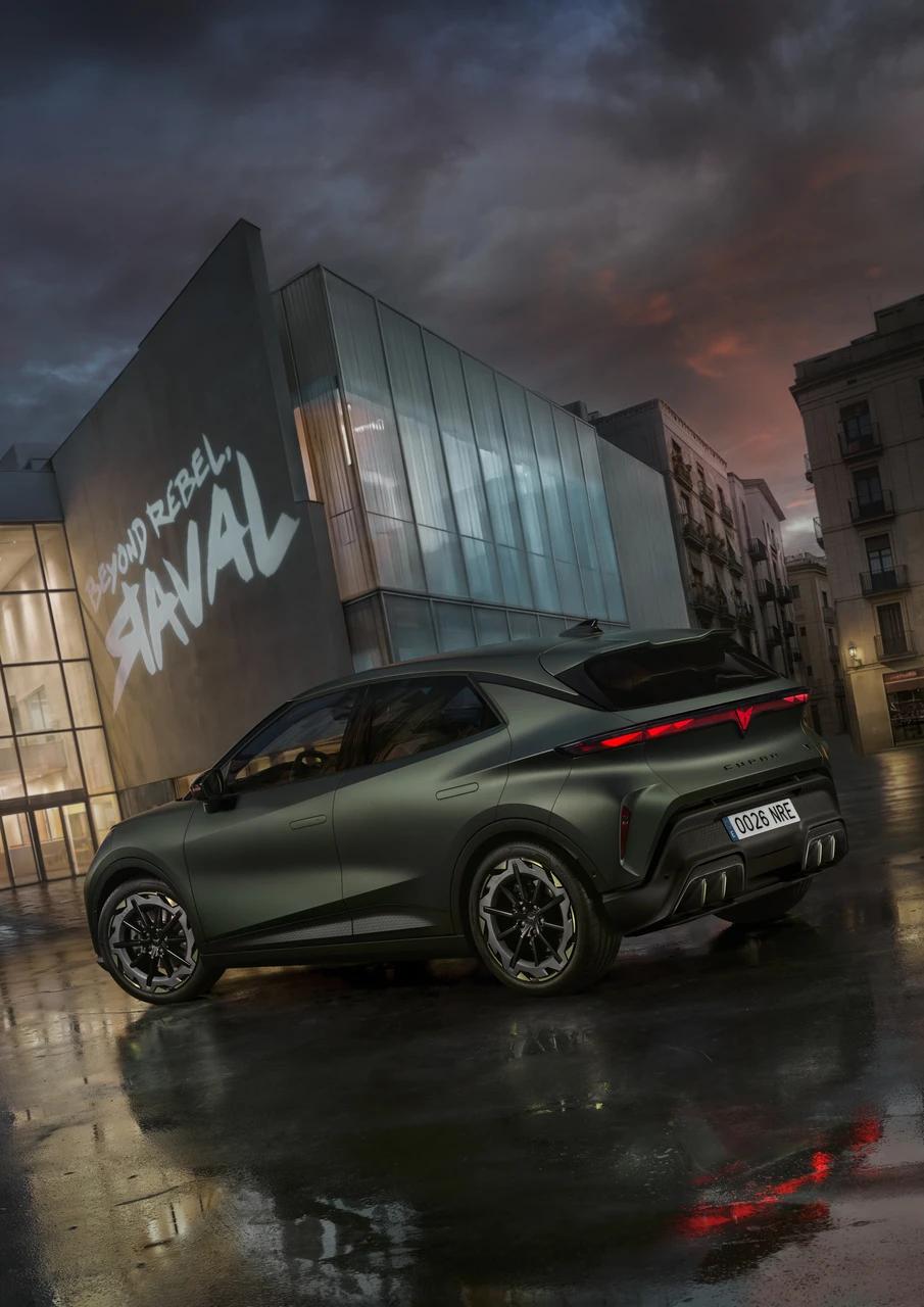 Zbliżenie na tylni zderzak CUPRY Raval w kolorze manganese