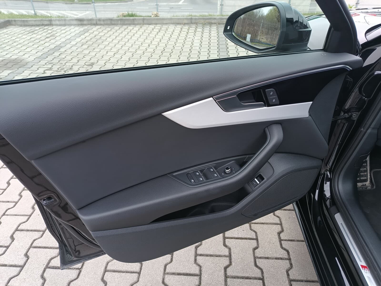 Audi A4 Limousine
