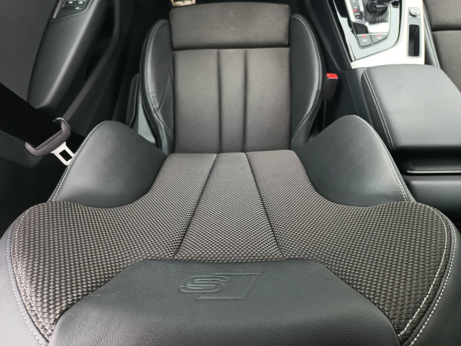 Audi A4 Limousine