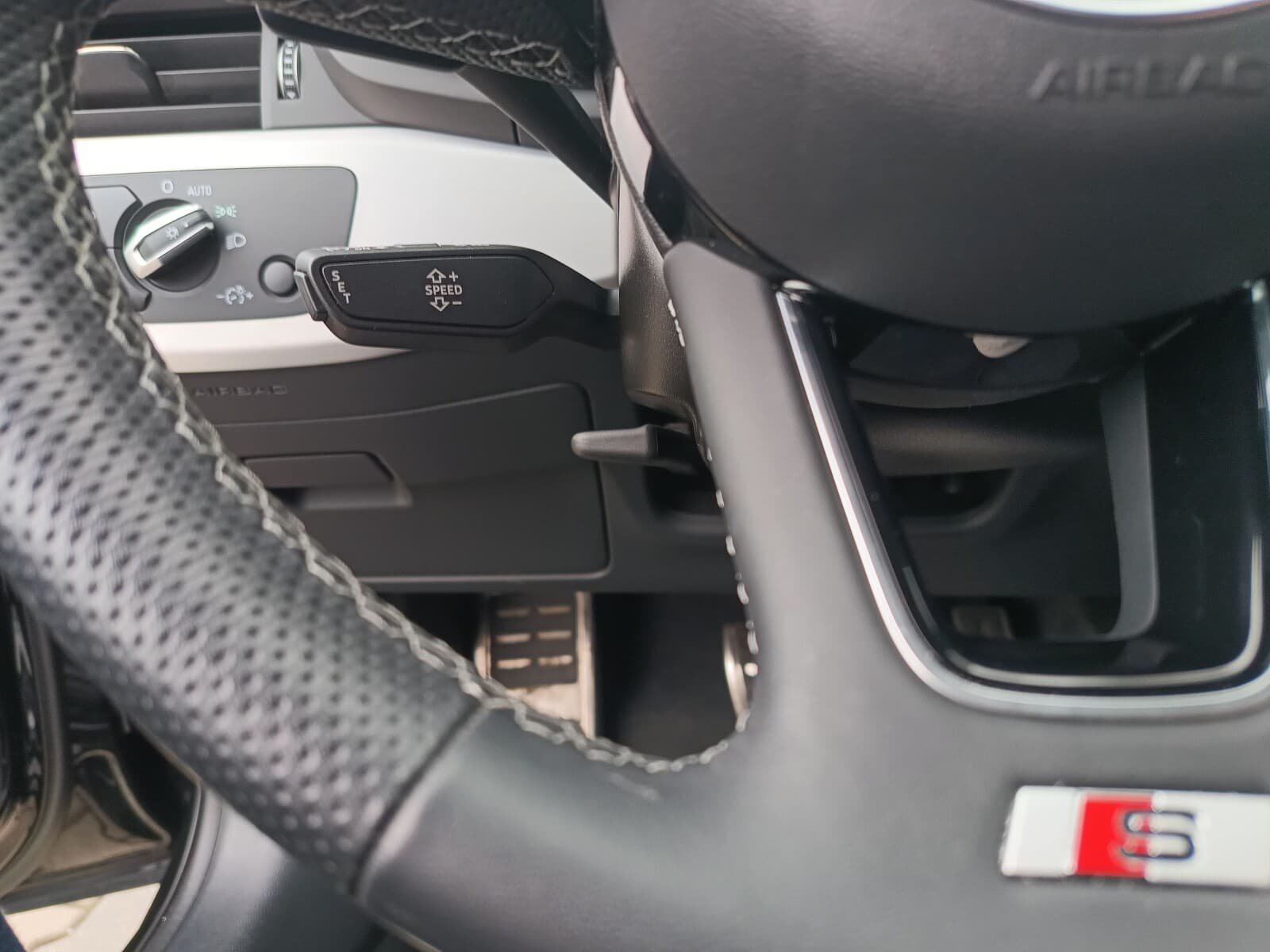 Audi A4 Limousine