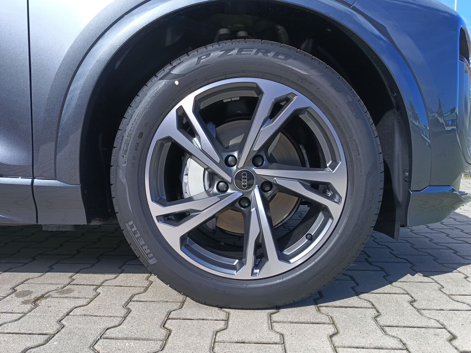 Audi Q6 e-tron